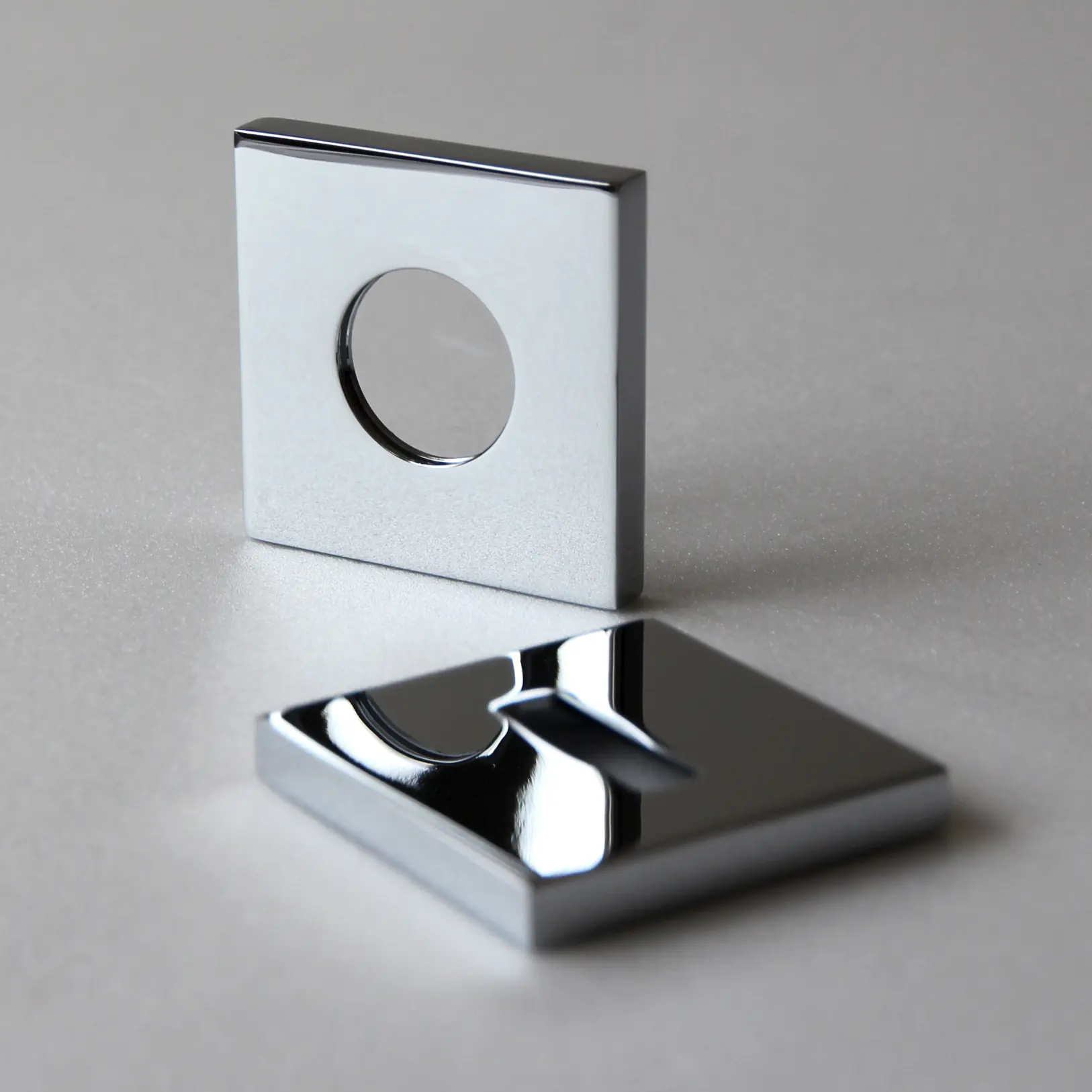 SQUARE BASE FOR WALL SPOUT