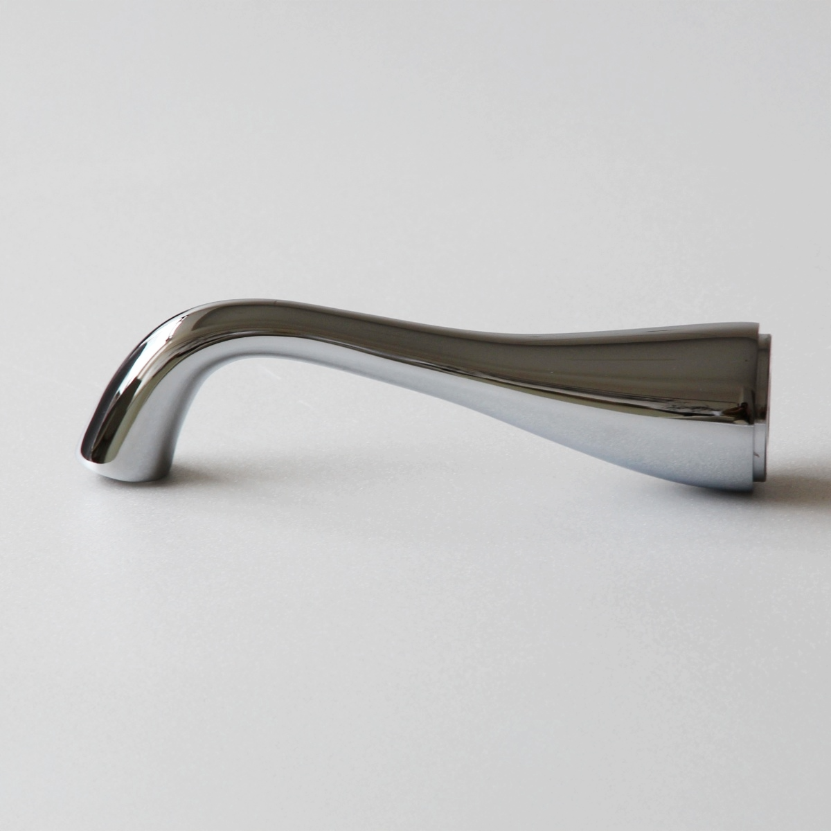 122.6 WALL SPOUT,7"